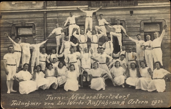 Foto Ak Turnverein Niederalbertsdorf, Teilnehmer von der Werbe-Aufführung, Ostern 1924