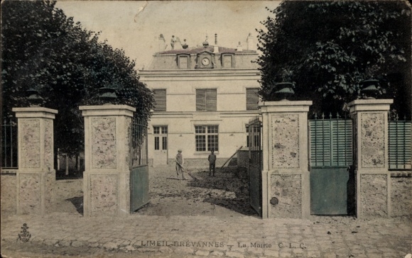 KP Limeil Brévannes Val de Marne, ratusz, zegar na wieży