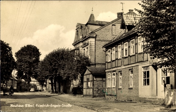 Postcard Neuhaus an der Elbe, view of Friedrich Engels Strasse