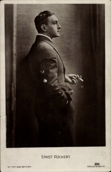 Postcard actor Ernst Rückert, portrait with cigarette