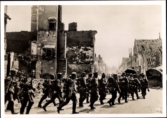 Photo German troops occupy the Atlantic coast up to the Spanish border, June 1940