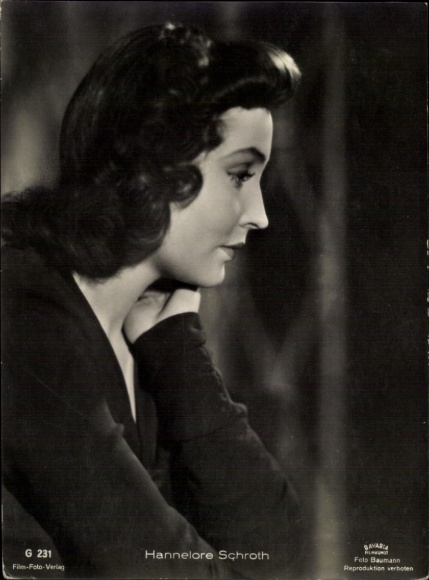 Ak-actrice Hannelore Schroth, portret in profiel