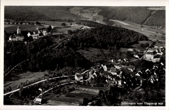 Ak Stühlingen im Schwarzwald Baden, Luftaufnahme von  Wälder, Felder, Flüsse, Bauwerke