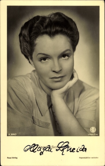 Postcard actress Magda Schneider, portrait, Ross Verlag A 3088/1, autograph