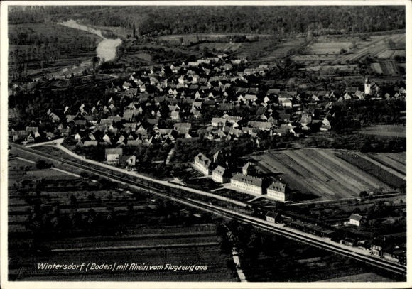 Ak Wintersdorf Rastatt im Schwarzwald Baden, Luftaufnahme von Wintersdorf, Rhein, viele Häuser, l