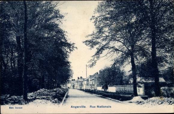 Ak Angerville Essonne, Rue Nationale
