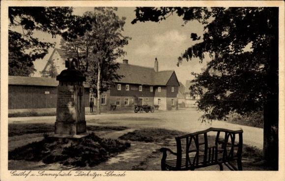 Postcard Dänkritz Neukirchen in Sachsen, Dänkritzer Schmiede, Gasthaus zur Schmiede, Monument