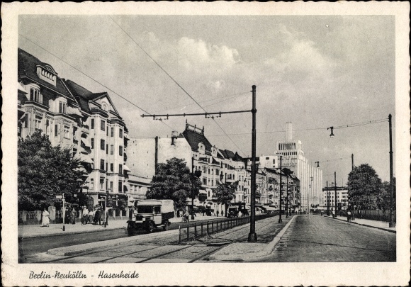 Berlin Neukölln, Hasenheide, road section, truck