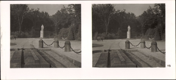 Stereo image photo &quot;The Battle in the West&quot;, No. 95 Foch monument, lot in the forest of Compiegne