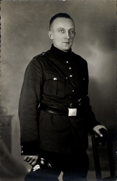 Foto Ak Polizist in Uniform, Porträt