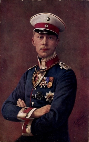Postcard Crown Prince Wilhelm of Prussia, portrait in uniform, medal