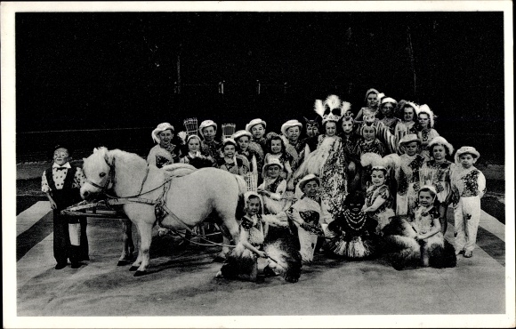 Postcard CH Schäfers Circus Stadt Liliput, Munich Solln, Memlingstrasse 11, pony, group picture