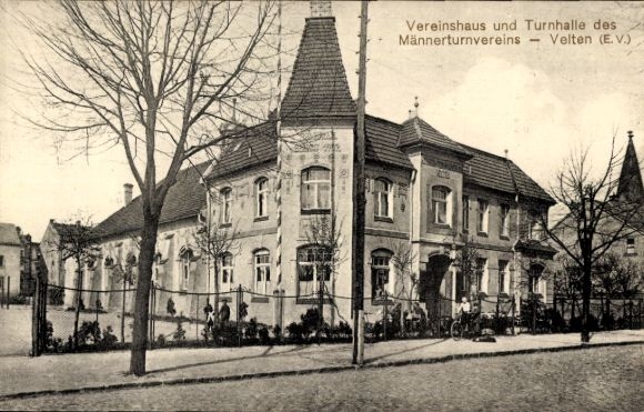 Postcard Velten in der Mark, clubhouse and gymnasium of the men's gymnastics club EV