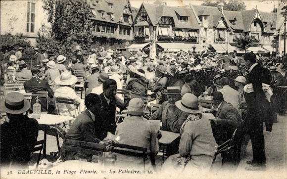CPA Deauville La Plage Fleurie Calvados, Potinière