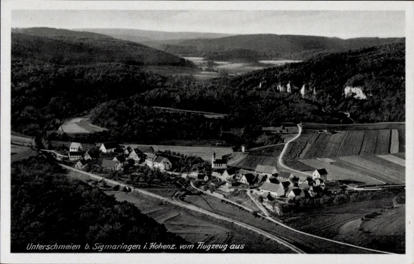 Ak Unterschmeien Sigmaringen an der Donau, Luftaufnahme von  Landschaft, Gebäude, Kirche