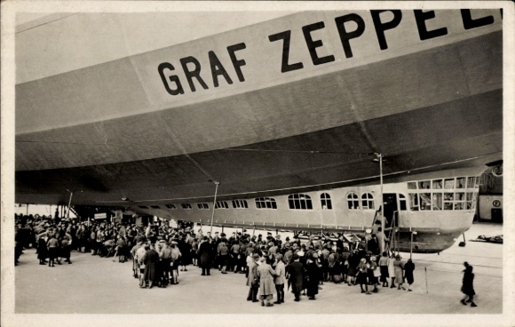 Postcard airship LZ 127 Graf Zeppelin, entrance to the pilot and passenger gondola, tour