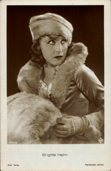 Postcard actress Brigitte Helm, known from Metropolis, portrait, fur hat, muff