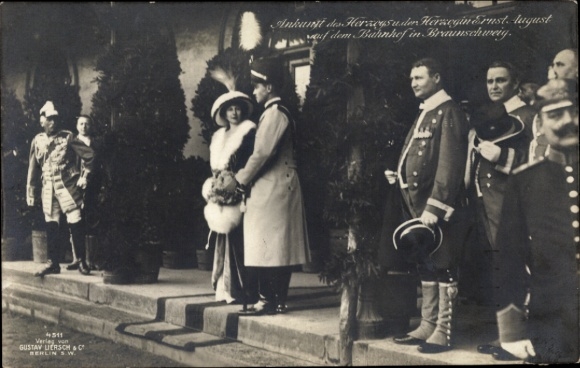 Postcard Duke Ernst August of Brunswick, Duchess Viktoria Luise, Brunswick train station, Liersch 4511