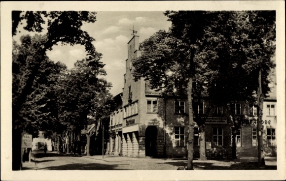 Postcard Ludwigslust in Mecklenburg, Ernst-Thälmann-Strasse