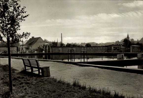Postcard Klein Wanzleben Saxony-Anhalt, swimming pool, trees, bench, calm water surface