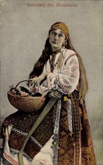 Picture Romania, woman in Romanian costume