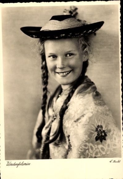 Ak Werdenfelserin in Tracht