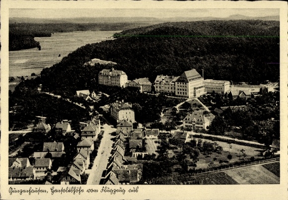 Ak Gunzenhausen in Mittelfranken, Luftaufnahme, Hensoltbhöhe, städtische Gebäude, Natur, See