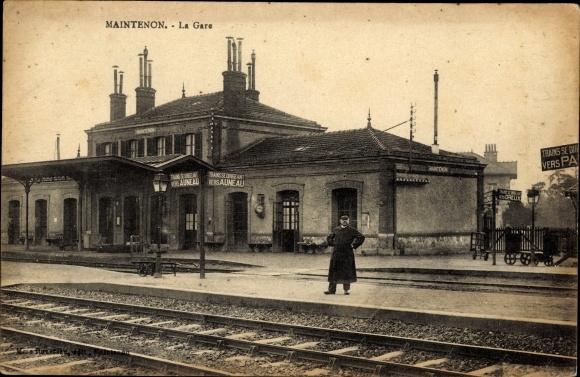 Postcard Maintenon Eure et Loir, The Train Station