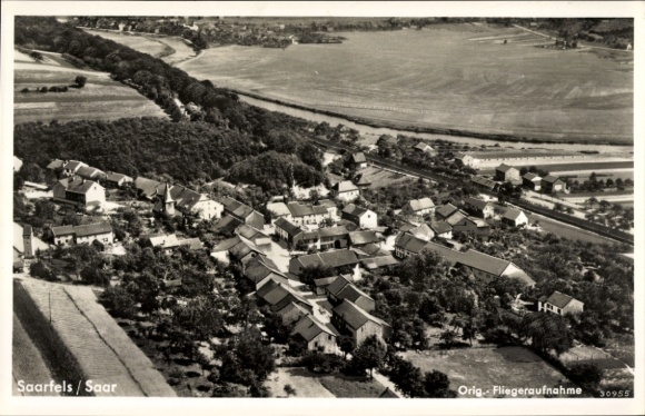 Ak Saarfels Beckingen in Saarland, vogelperspectief van het dorp luchtfotografie, landelijke omgeving
