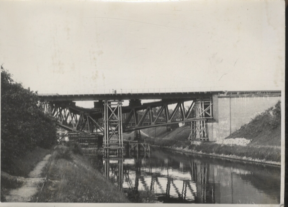 Originele foto's Berlijn Tempelhof, verwoeste S-Bahnbrug Mariendorf, ca. 1946/47, ca. 12 x 17 cm