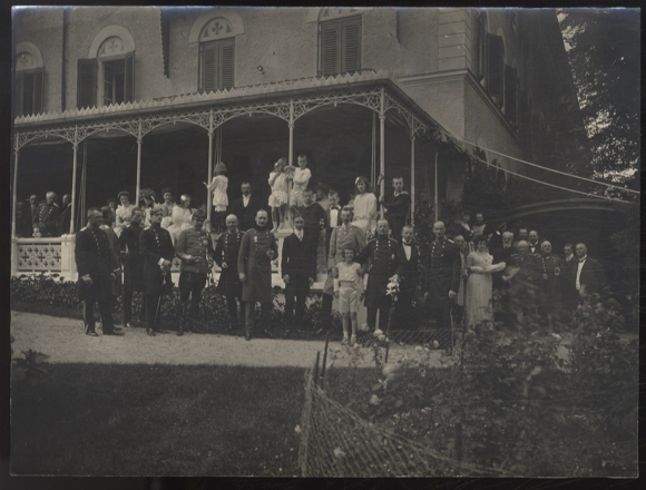 Photography group photo including Carola v. Urach, Charlotte v. Luxemburg, Prince v. Thurn&Taxis