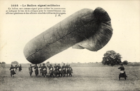 Postcard French military balloon, signal balloon, soldiers