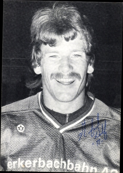 Postcard ice hockey player Manfred Wolf, portrait, autograph