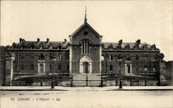 Ak Gisors Eure, Historisches Krankenhausgebäude, schwarze Zaun, klare Architektur