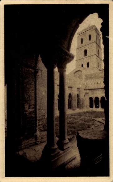 Ak Arles Bouches du Rhône, Schwarze und weiße Fotografie, Kloster, Türme, Säulen, Innenhof
