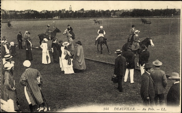 Postcard Deauville Calvados, Au Polo, knights and visitors