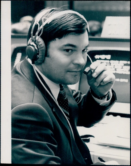 Photo Soyuz-Apollo program 1975, Yuri Romanenko in training in the communications center