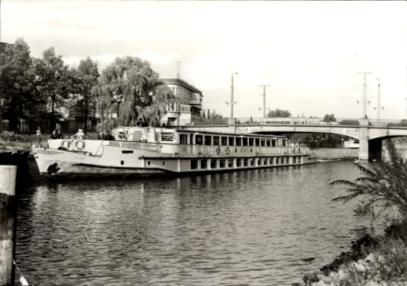 Postcard Brandenburg an der Havel, passenger ship MS Aktivist