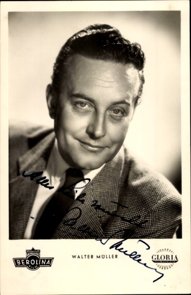 Postcard actor Walter Müller, portrait in suit, Kaisermanöver, autograph