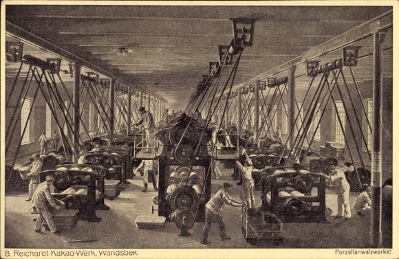 Postcard Hamburg Wandsbek, Reichardt cocoa factory, porcelain rolling mills, workers