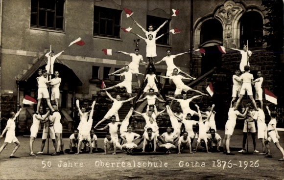 Foto Ak Gotha in Thüringen, 50 Jahre Oberrealschule 1876-1926, Turner, Menschenpyramide