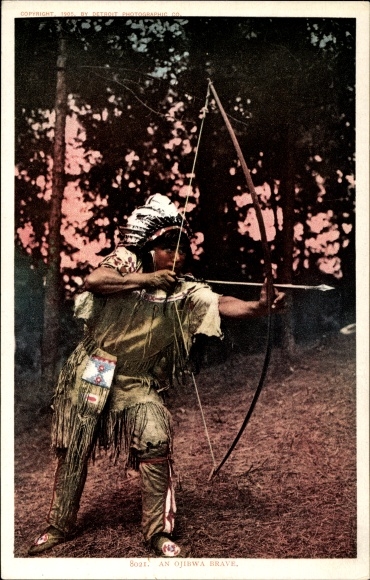 Postcard USA, Ojibwa Indians with Bow and Arrow, Photochromic Detroit Publishing Company