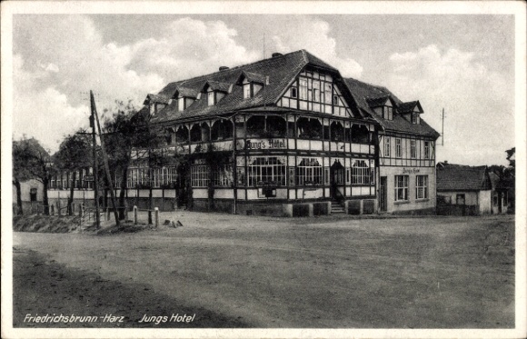 Ak Friedrichsbrunn Thale im Harz, Jungs Hotel, alter Fachwerkstil, Straße, Bäume, keine Personen