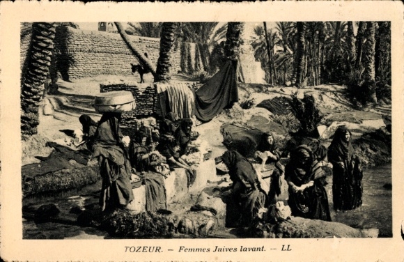 Judaika Postcard Tozeur Tunisia, Jewish women washing laundry