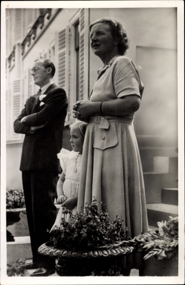 Postcard Juliana of the Netherlands and Prince Bernhard of the Netherlands, portrait 1948