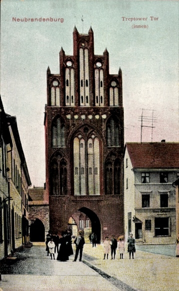 Ak Neubrandenburg in Mecklenburg, Treptower Tor