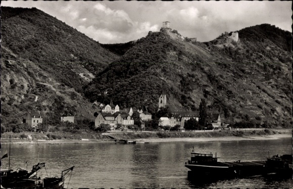 Ak Bornhofen am Rhein,  Flusslandschaft, Berge, Schiffe