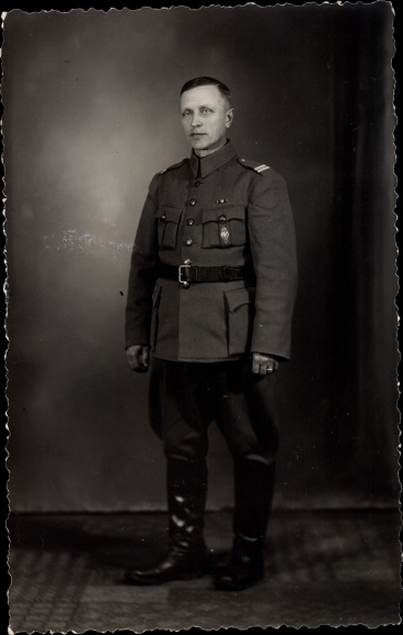 Photo Postcard Finland, soldier in uniform, WW II, standing portrait