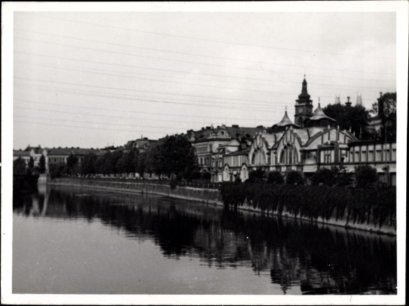 foto Hradec Králové Stad Hradec Králové, gedeelte van de Elbe nabij de school