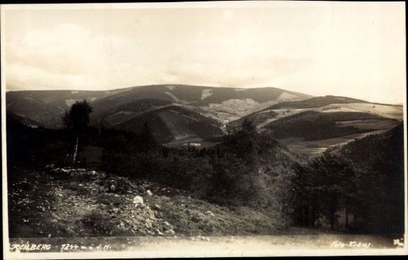 Ak Kellberg Thyrnau in Niederbayern, Berglandschaft, Hügel, Bäume, Wolken, Fole-Kraus, Kellberg